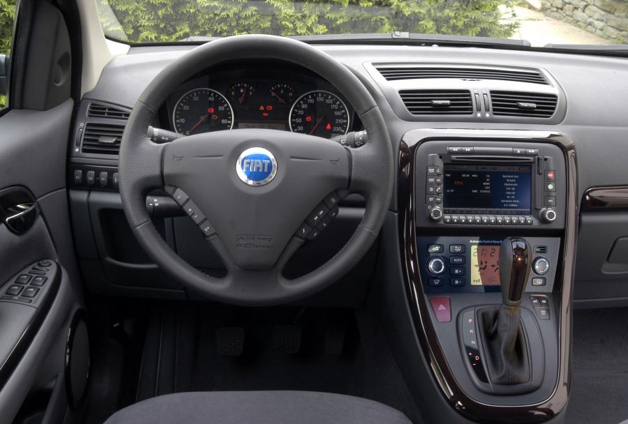 Торпедо Fiat Croma (194) 2005 года  (фото 31 из 108)